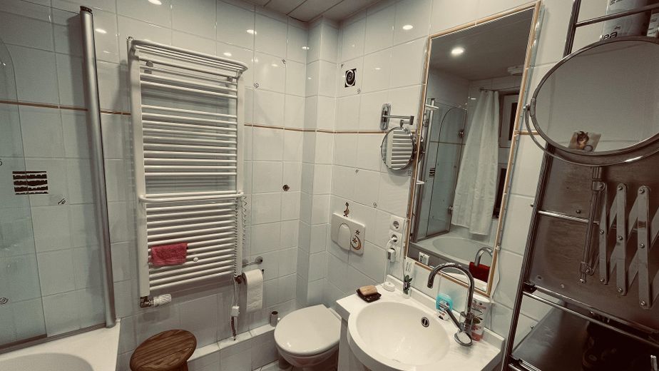 Helle Maisonettewohnung in Frankfurt am Main – Bornheim – das Bad