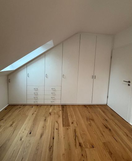 Schlafzimmer mit Einbauschrank
