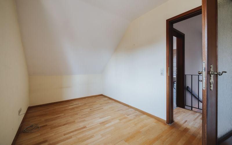 Eigentumswohnung im Charakter einer Doppelhaushälfte mit Garten in Umkirch – OG Arbeits-/Schlafzimmer