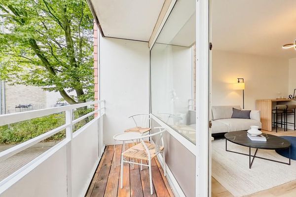 Apartamento de 2 habitaciones con balcón en Lokstedt – recién renovado, sin comisión de agencia por parte del propietario