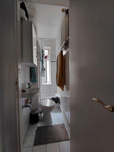 Sans commission pour l’acheteur ! Charmant appartement calme de 2 pièces au cœur de Winterhude – Bad