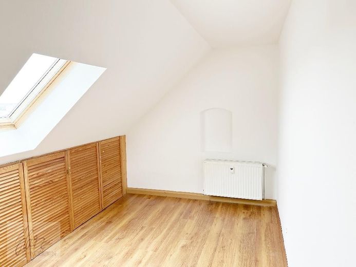 ***VIEL PLATZ &amp; BESONDERER WOHNCHARAKTER - 6-ZIMMER-MAISONETTE MIT KAMIN*** ab demnächst zu vermieten – Schlafzimmer 3 - untere Wohnebene