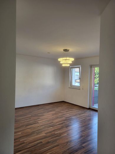 Wunderschöne 4 Zi Wohnung zu vermieten ab 01.09.2026 – Wohnzimmer 