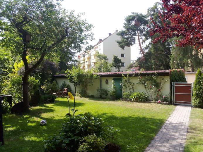 Aydınlık 2 odalı – Sakin ve yeşil – St. Jobst / Erlenstegen – Wöhrder See’ye 1 dakika – Garaj – Grüner Gartenbereich