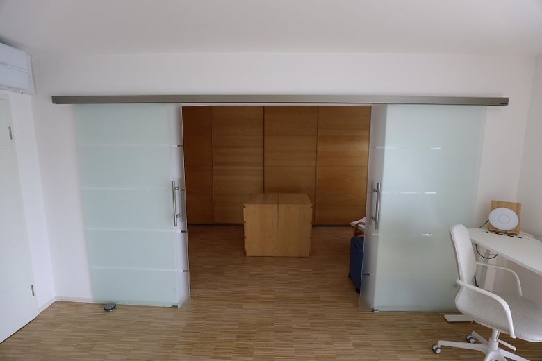 Hochwertiges, modernes Einfamilienhaus | Großer Garten | Sanierung 2014 | Klimaanlage | PV-Anlage – Schlafzimmer / Ankleide