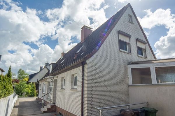 Ruhig wohnen nahe der Ostsee – gepflegte Doppelhaushälfte mit vielseitigem Zweithaus