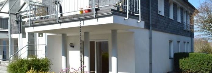 Amplio y luminoso piso de 2 habitaciones con 2 balcones en una buena ubicación, cerca de Barmer Anlagen/Toelleturm!