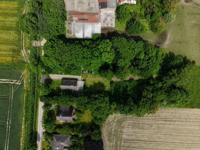 6.000 m² Freiheit an der Nordsee - 
Kamin, Altbaumbestand &amp; Privatsphäre – Freiraum genießen