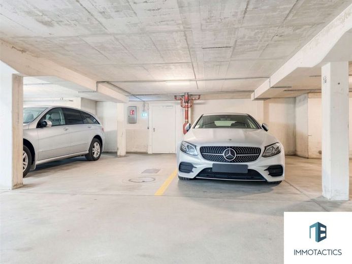 10 places de stationnement en parking souterrain entièrement louées avec potentiel de développement - votre investissement compact – Foto 1