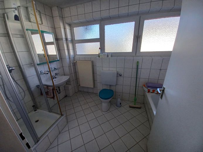 Bad, Wanne und Dusche