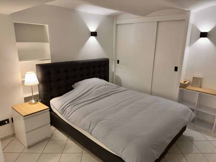 Voll ausgestattete helle Wohnung & Parkplatz im Souterrain mit Whirlpool & Garten – Foto 8