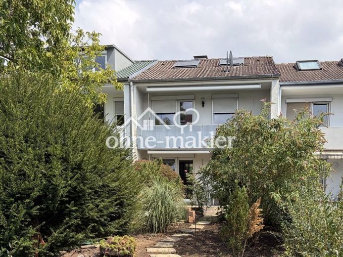 Charmante maison mitoyenne dans un endroit calme avec garage – Photo 1