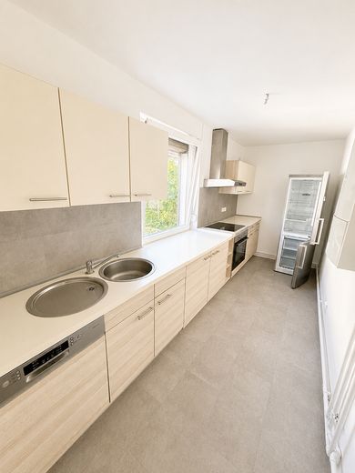 Investimento: appartamento di 3 locali completamente ristrutturato | affittato a studenti in condivisione | rendimento ~5% | Wiesbaden Mitte – Foto 2