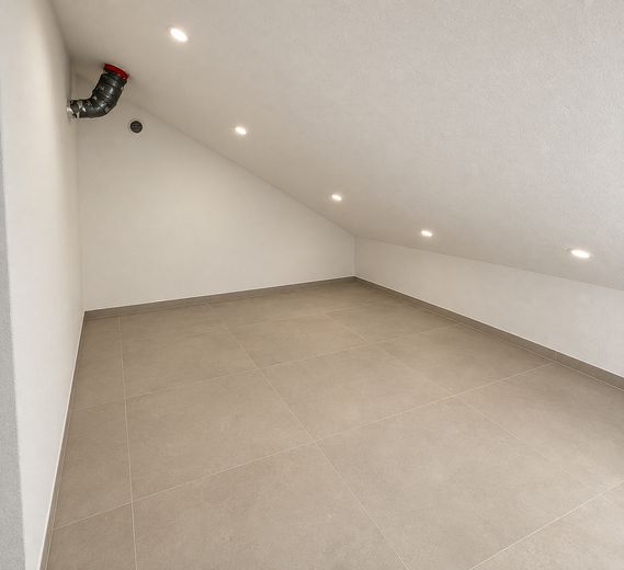 4-Zimmer-Traum mit Galeriefeeling, Fensterfront und Südbalkon – Abstellraum