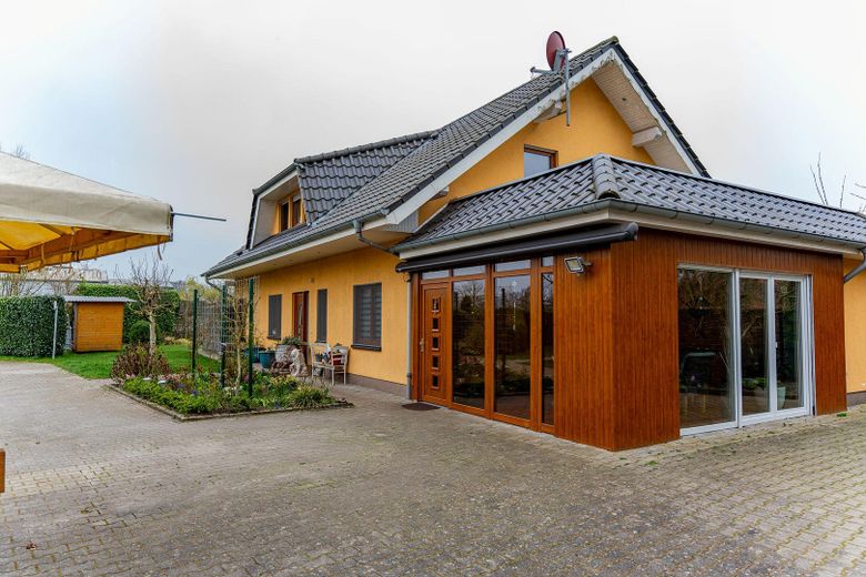 Vielseitige Gewerbeimmobilie in Wietmarschen OT Lohne: Halle, Büro & Wohnhaus – Wohnhaus