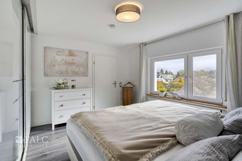 Moderne Idylle im Fachwerkhaus - Wohnen und Arbeiten unter einem Dach mit Einliegerwohnung! – Schlafzimmer (Hauptwohnung)