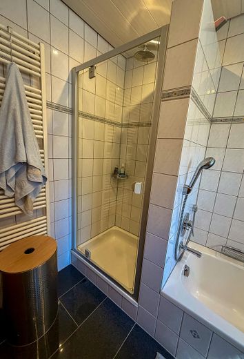EFH mit Einlieger, Doppelgarage, Werkstatt, unverbaubarer Aussicht, Toplage u. Provisionsfrei – Bad EG