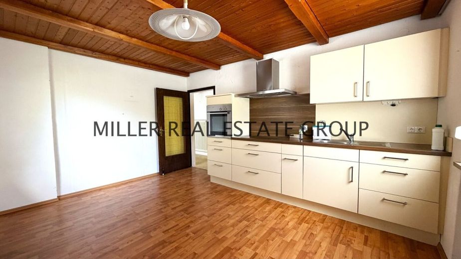 Seltene Gelegenheit in Ingolstadt-Unterhaunstadt: Großzügiger Bungalow mit Vollkeller, Doppelgarage, Garten &amp; Ausbaupotenzial! – Ess-Küchenbereich