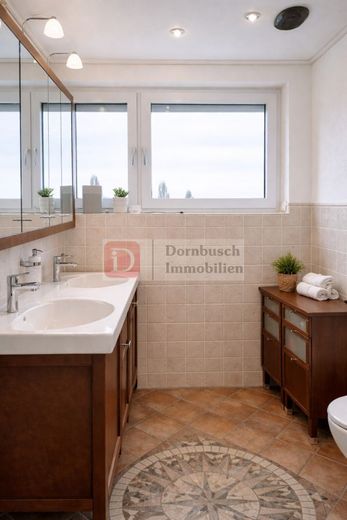 Top!! Penthouse mit großer Südwest-Dachterrasse und Skylineblick – Badezimmer