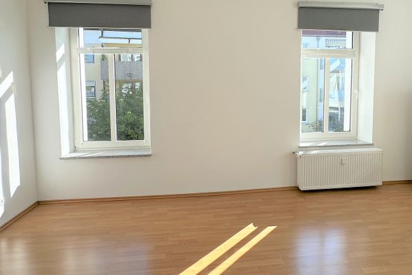 Laim nach Altbausanierung: Helle 1-Zimmer-Wohnung in kleinem kernsaniertem Wohnhaus