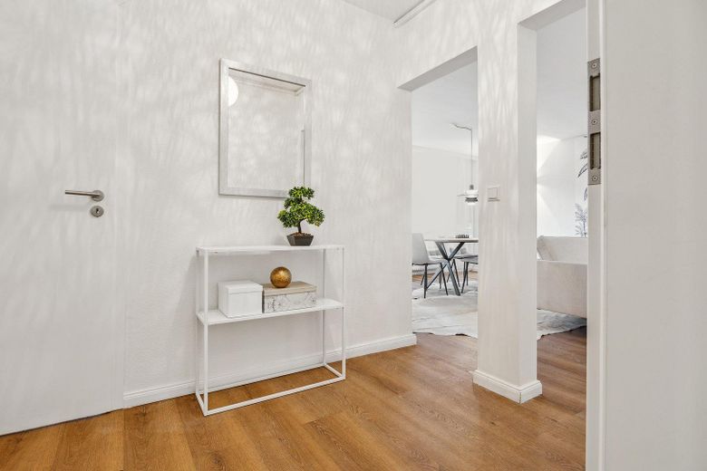 Von Privat: Erstbezug nach Sanierung – stilvolle 3-Zi.-Wohnung mit 2 Balkonen – Foto 4