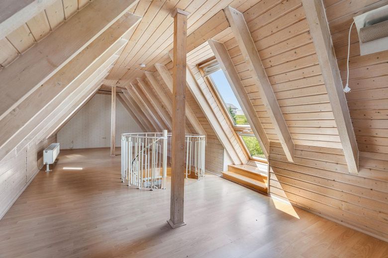 Helle 3-Zi.-Maisonette mit Empore, Balkon & Einbauküche in Schönebürg – Zdjęcie 12