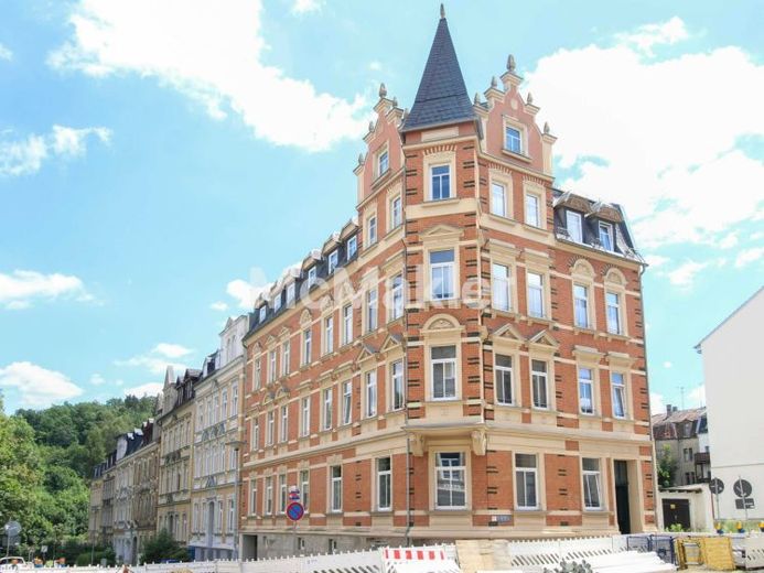 Listed apartment building with 8 residential units and stable rental income – Foto 1