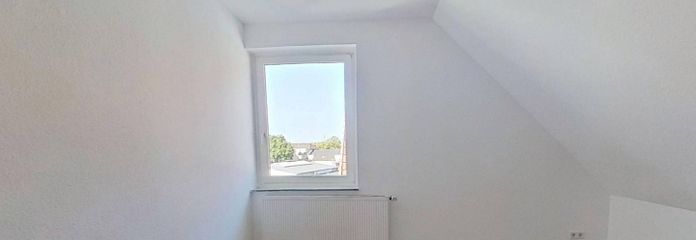 Appartement 3 pièces confortable avec salle de bains avec baignoire à Bielefeld-Mitte – Ansicht I: Wohn- und Esszimmer