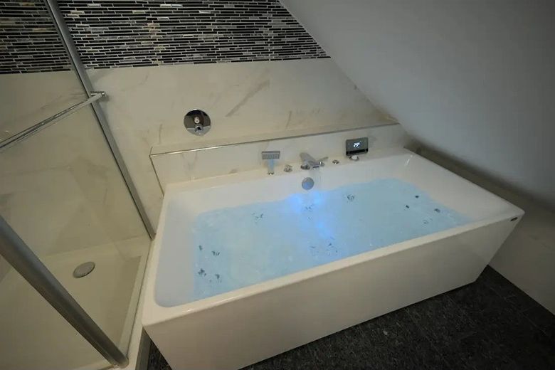 5-room maisonette apartment with whirlpool in Munich – Foto 2