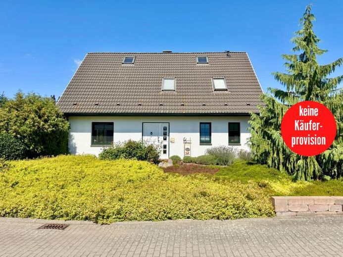 HORN IMMOBILIEN ++ 7 km da Neubrandenburg, casa unifamiliare molto bella + numerosi extra a Podewall, – Foto 1
