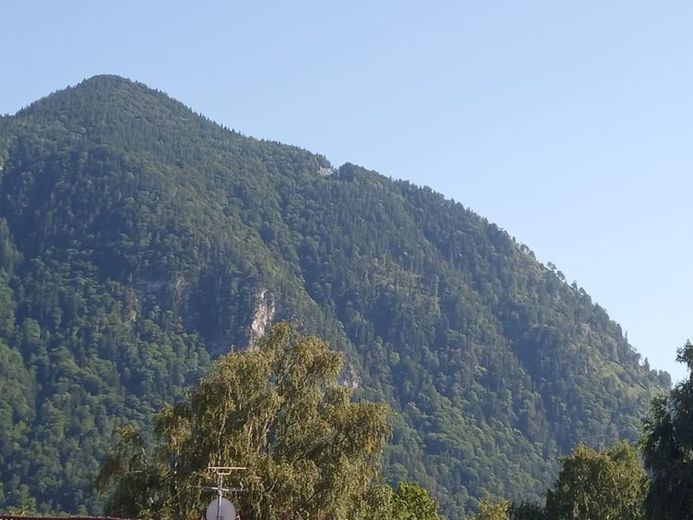 Rendite von 3,47 %: 3-Zi.-Traum in Grassau: Modernes Bad & Südbalkon mit Bergpanorama – Foto 1
