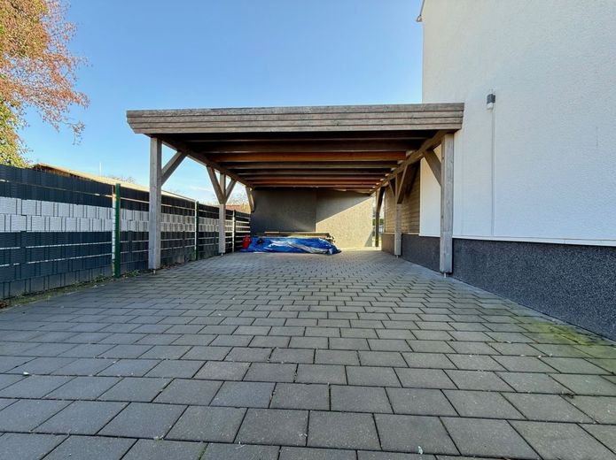 Bönen: Kernsaniertes Zechen-Eckhaus mit großem Garten und riesigem Carport! – Carport