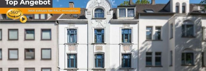 Edificio storico d’epoca con facciata in stucco, ampio giardino e straordinario appartamento duplex