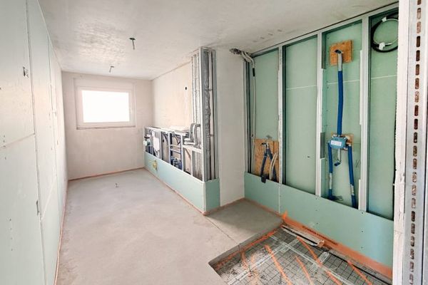 Moderno appartamento di nuova costruzione con 3 locali, giardino e due terrazze a Kenzingen