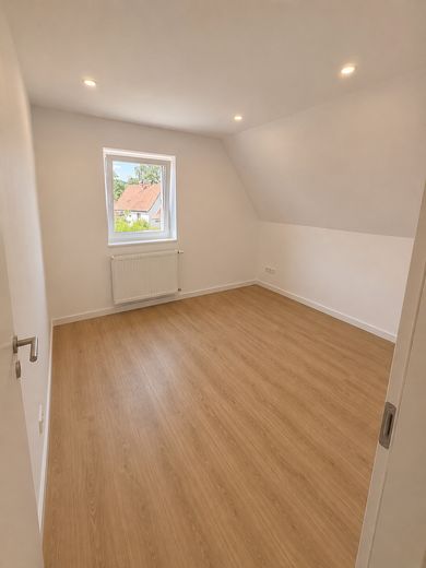 Moderne 3-Zimmer-Dachgeschosswohnung mit hochwertiger Ausstattung in Top-Lage von Heroldsberg – Foto 5