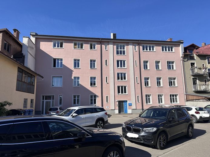 Без комиссии — офисное здание с квартирой — возможна перепланировка под квартиры – Rückansicht mit Hof