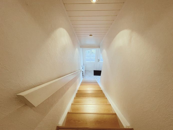 Im Grünen Speckgürtel Hamburgs: Großzügiges Einfamilienhaus mit Garage – Zugang ins Obergeschoss
