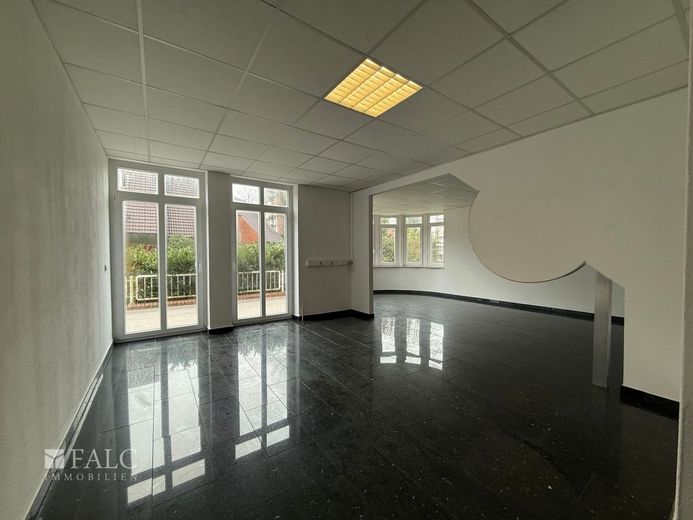 Exklusives Wohnen auf einer Ebene - 6 Zimmer, ca. 220 m², Balkon &amp; TG-Stellplatz möglich – Bild 9