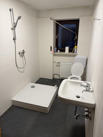 Beide Bäder mit Duschkabinen!