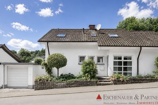 Felicità familiare nel verde: spaziosa casa con paradiso-giardino a Heidelberg-Ziegelhausen