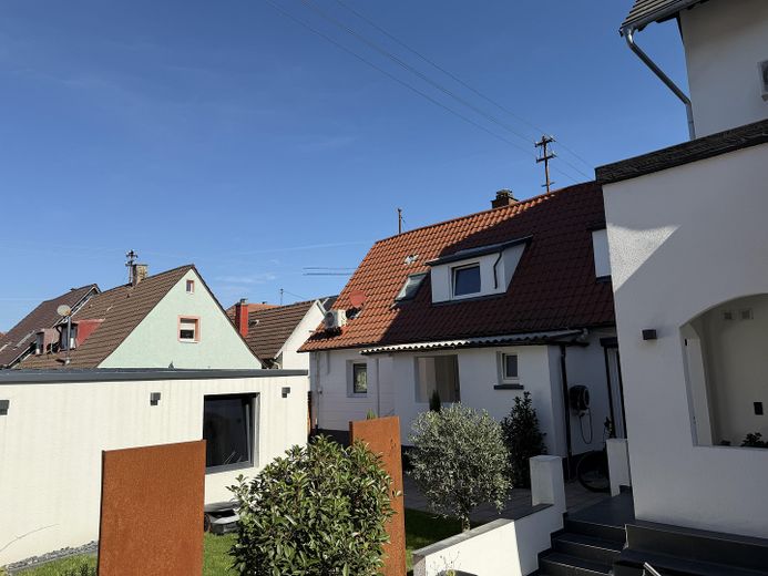 Huis in plaats van appartement – gemoderniseerd voorhuis met tuin – Foto 3