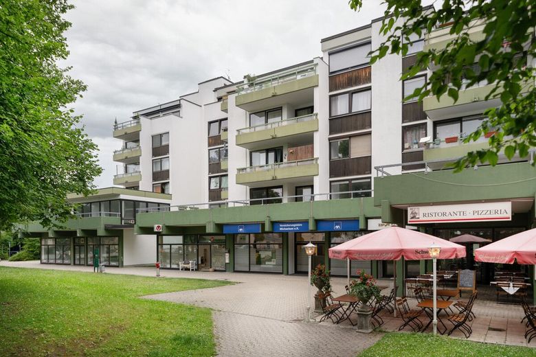 Große und ruhig gelegene 4-Zimmer-Wohnung mit 2 Balkonen in Aschheim – Außenansicht