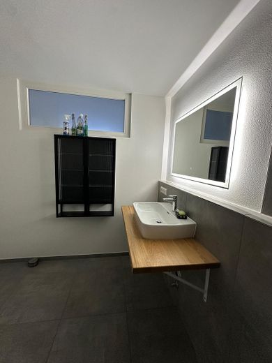 Bad mit Schränkchen