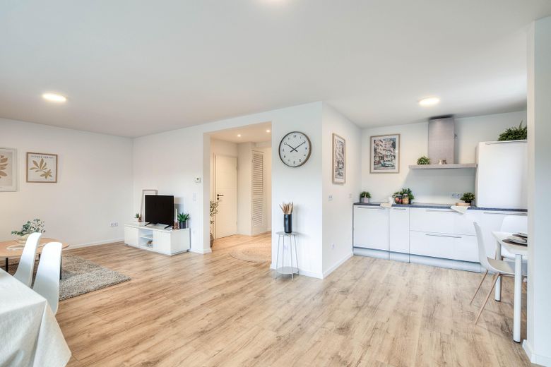 Bezugsfrei & modern: Helle 3-Zimmer-Wohnung mit Balkon – Foto 2
