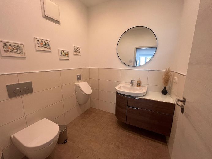 Außergewöhnliche Wohnung mit Geschichte – modern, barrierefrei und mitten in Saarbrücken – Gäste-WC
