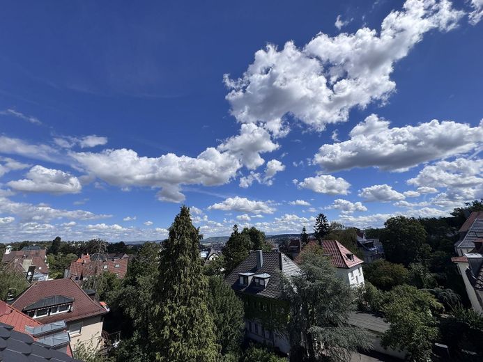 Apartamento de 3,5 habitaciones en Stuttgart-West | Dúplex Kräherwald con balcón y galería – Aussicht DG 