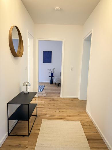 Prachtige 3-kamerwoning met groot balkon & parkeerplaats voor de deur in Sachsenhausen-Nord – Flur