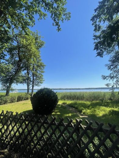 Wohnen am See in der Natur: Moderne Wohnung mit Terrasse und Garten – Foto 22