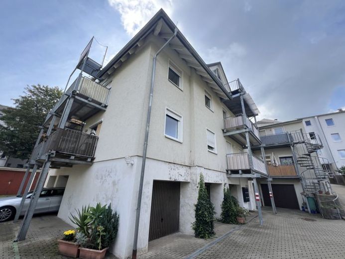 Bellissimo appartamento di 2 locali con balcone nella tranquilla palazzina sul retro! – Foto 1