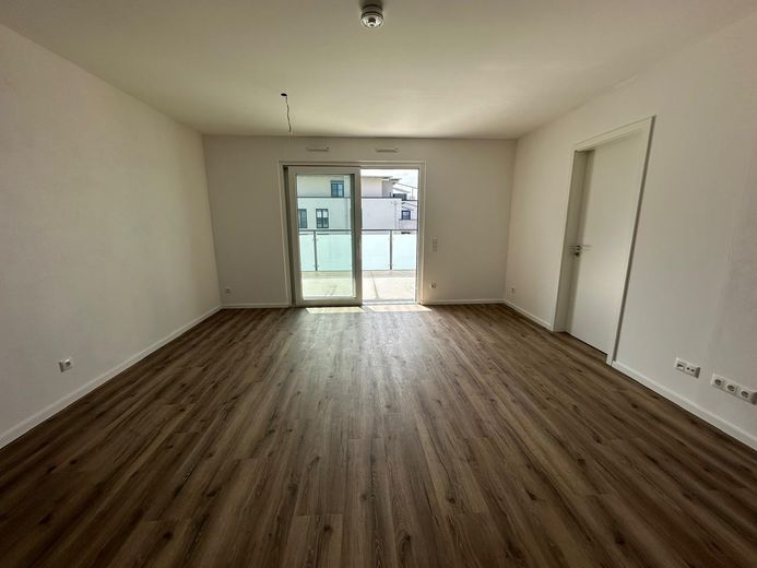Wohnzimmer (Richtung Balkon)